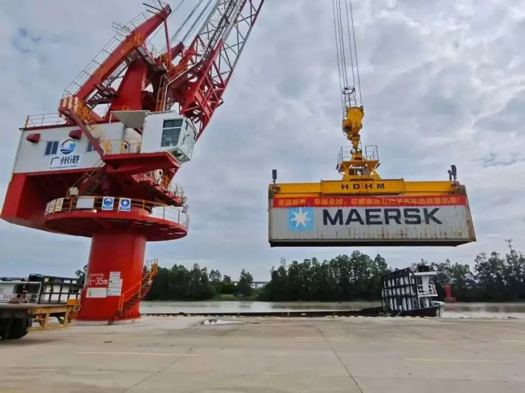 New Export Channel for Small-Batch Used Cars | Huadu Port’s Consolidated Export Model Takes Shape, 4 Corollas Headed to Africa