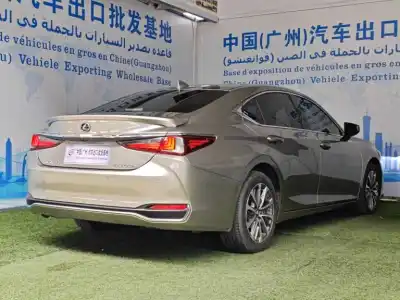 2023 Lexus ES 300 h thumbnail 4