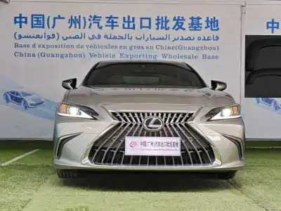 2023 Lexus ES 300 h thumbnail 2