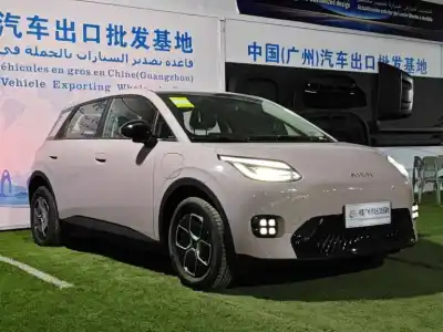 2025 Trumpchi AION UT thumbnail 3