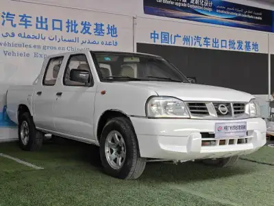 2015 Nissan D22 Pickup, gasoline version thumbnail 3