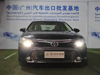2016 Toyota Camry thumbnail 2