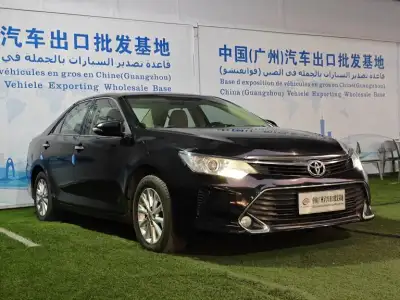 2016 Toyota Camry thumbnail 3