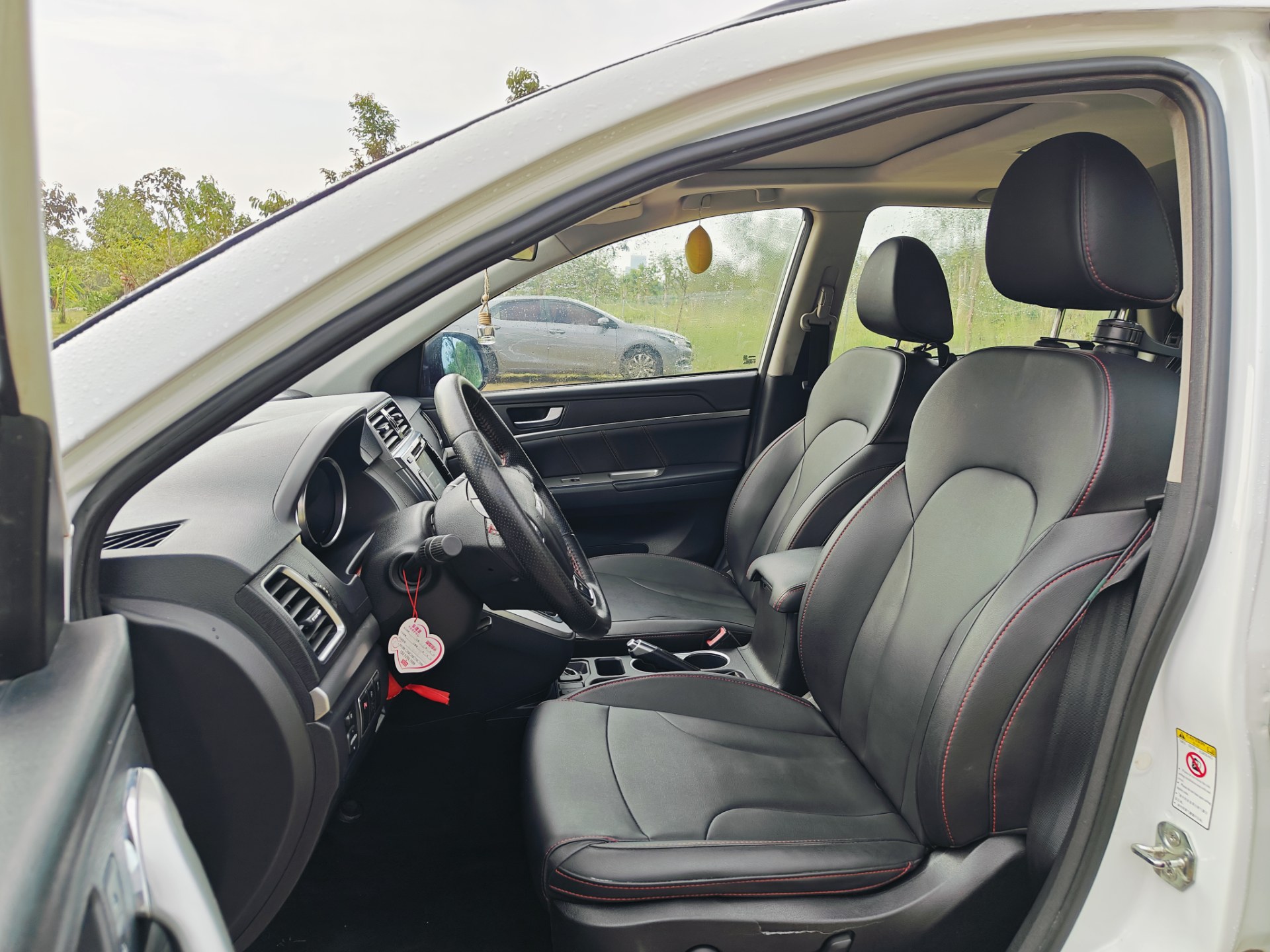 Haval H6 红标 运动版 1.5T 自动两驱尊享型 thumbnail 4